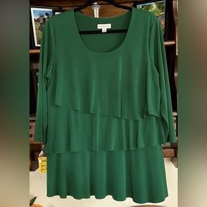 SUSAN GRAVER Liquid Knit Emerald Green Asymmetrical Tier Blouse, Sz Medium, GUC.